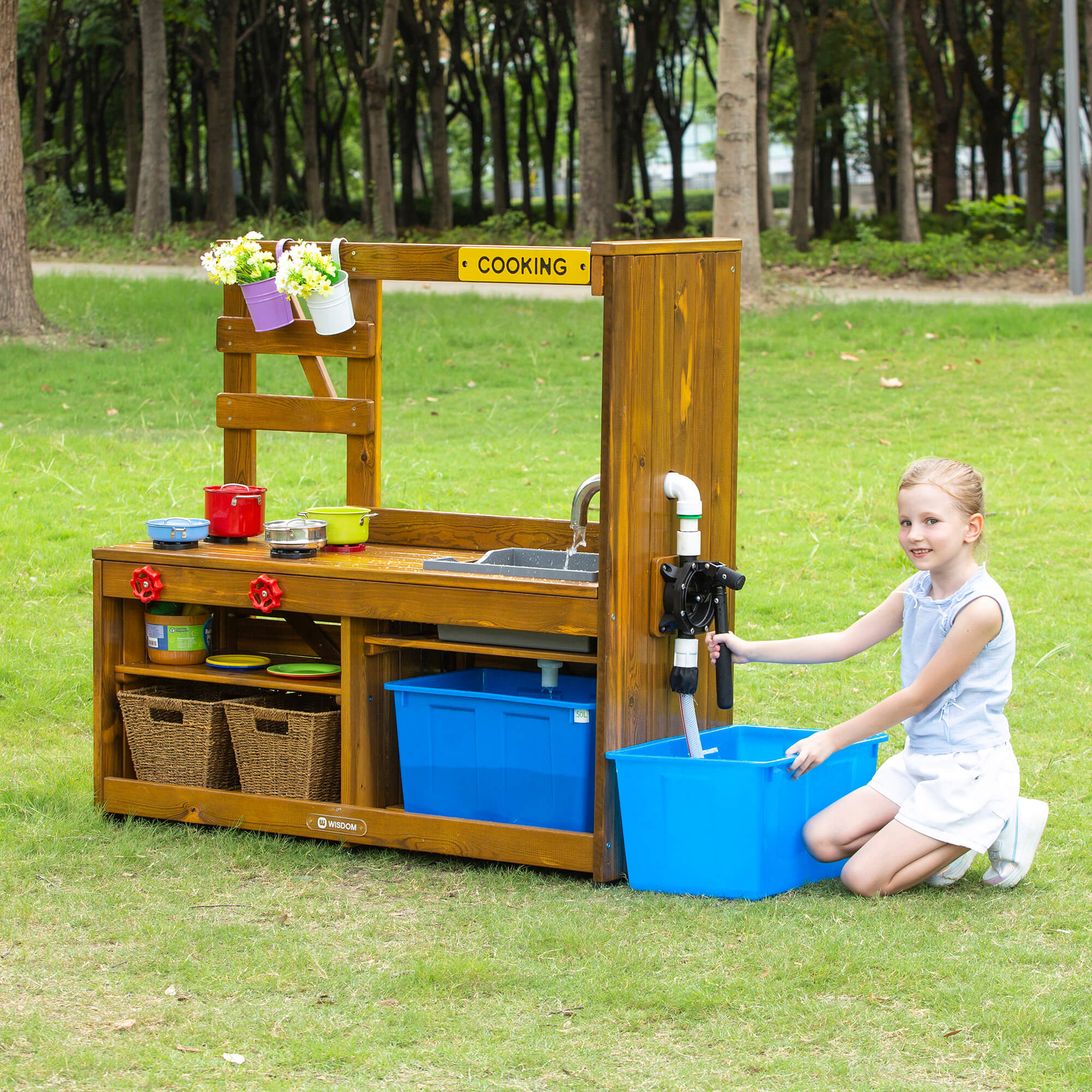 OUTDOOR KITCHEN WITH PUMP
