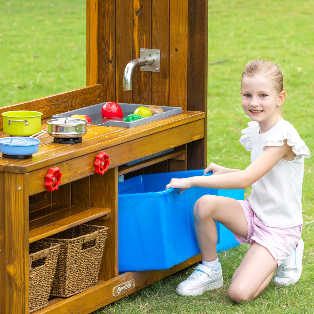 OUTDOOR KITCHEN WITH PUMP