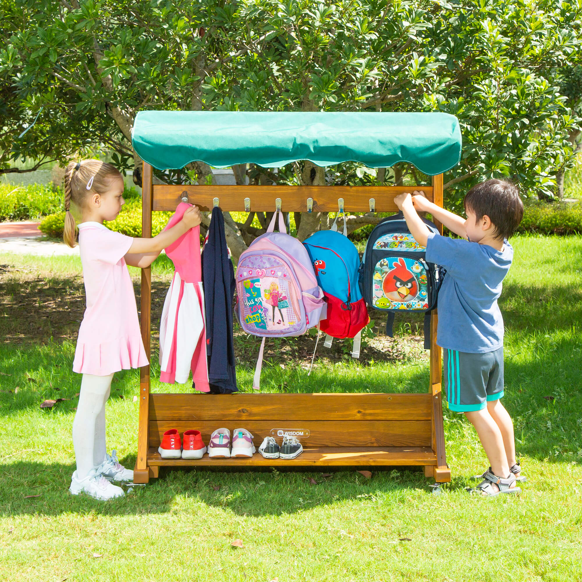 Outdoor mobile cloakroom