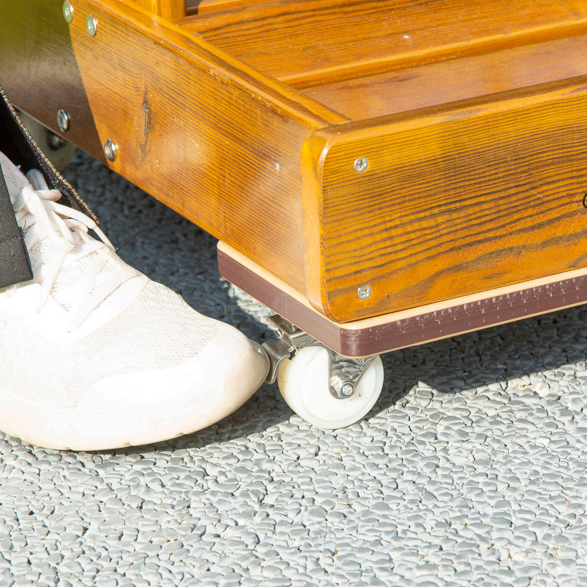 Outdoor mobile welly/shoe rack