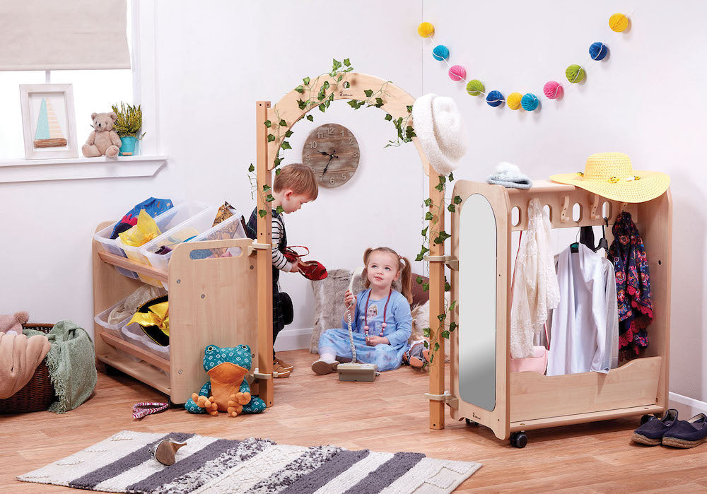 TODDLER DRESSING UP MINI ZONE WITH CLEAR TUBS